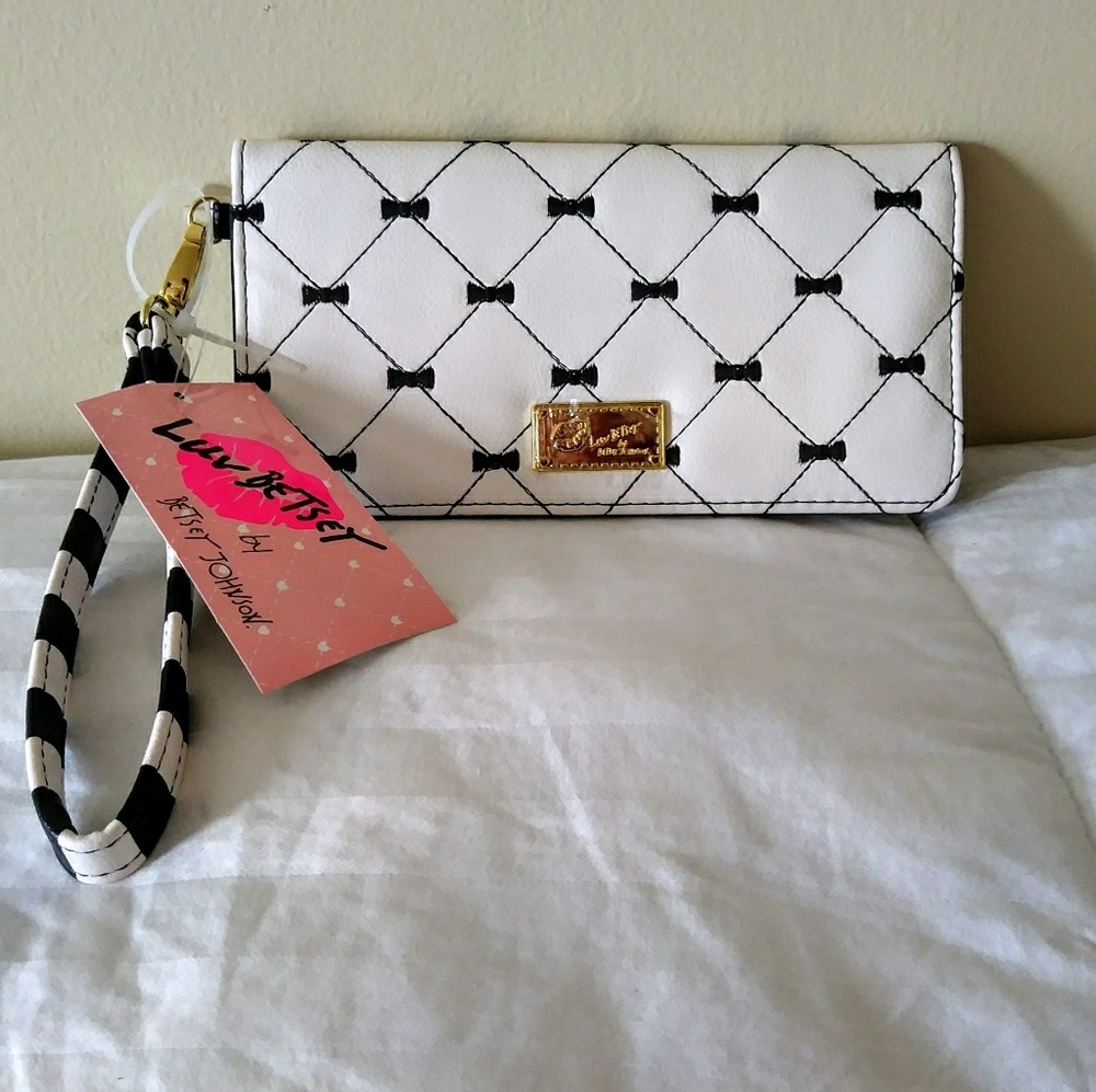 NEW Betsey Johnson Wrislet⭐